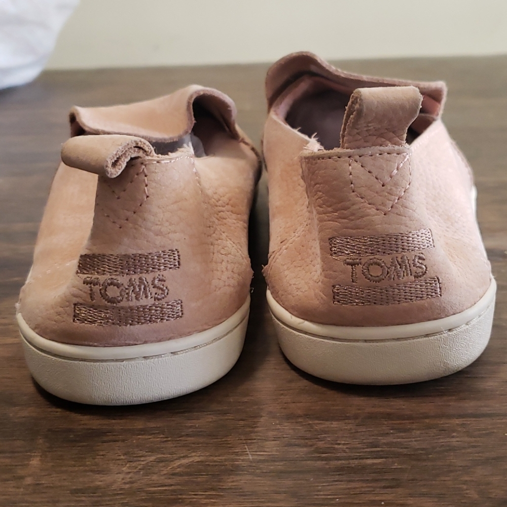 TOMS - Picture 2 of 7